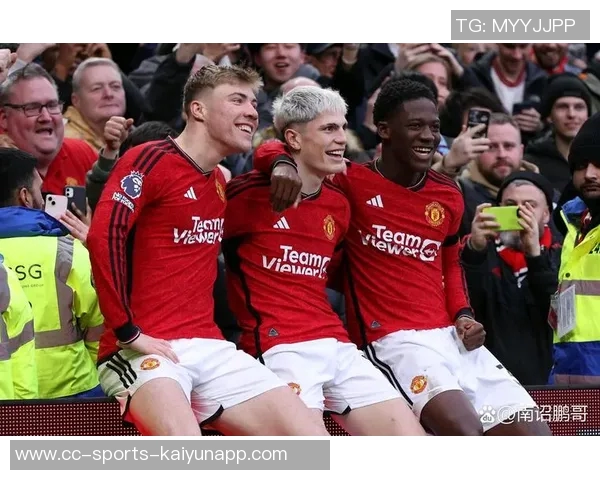 曼联老球迷感叹票价飞涨座位频换心中无奈难再热爱球队 曼联老球迷感叹票价飞涨座位频换心中无奈难再热爱球队